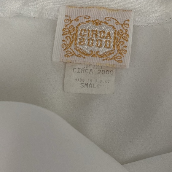 sleepware with satin and chiffon fabric and appliqués. - Picture 3 of 3